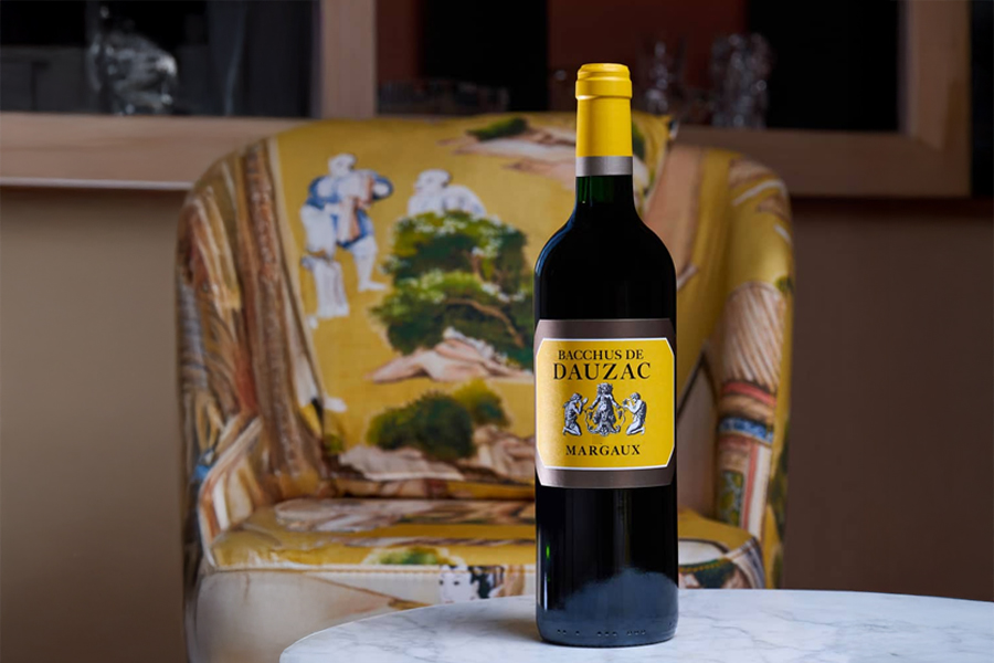 Rượu vang Pháp Bacchus De Dauzac với chất vị tròn trịa, mềm mại với hương thơm của trái cây chín phù hợp với nhiều món ăn đậm đà