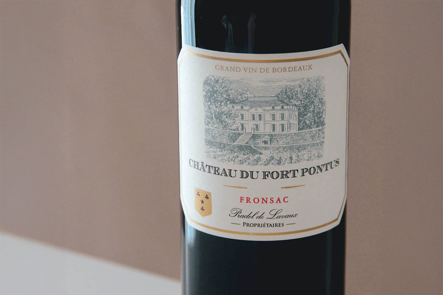 Hương vị rượu vang Château du Fort Pontus 2019 từ 100% Merlot tinh tế sắc nét