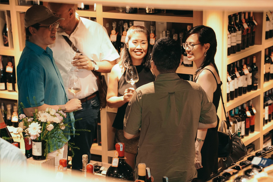 Trang phục và phụ kiện phù hợp khi tham gia Wine Tastings cũng sẽ giúp tối đa hóa trải nghiệm thưởng thức vang của bạn
