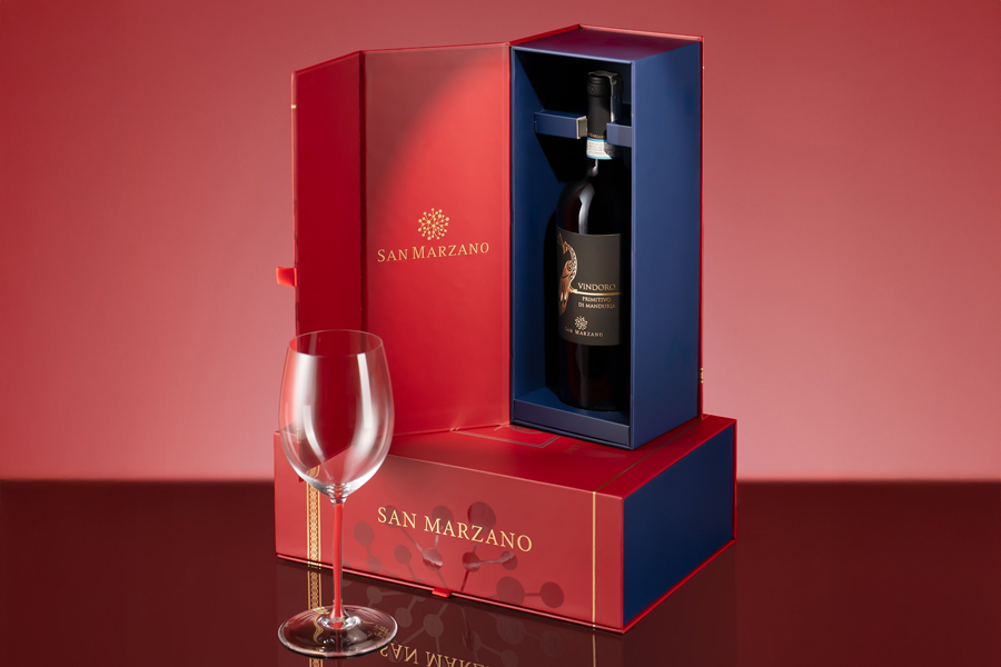 Hộp quà rượu vang màu đỏ Ruby - Xu hướng quà tặng doanh nghiệp 2025