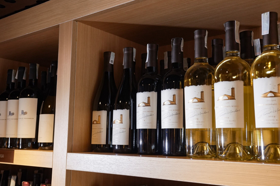 Bộ sưu tập vang Mỹ từ thương hiệu Robert Mondavi trên quầy kệ Grand Cru - Modern Wine Bar