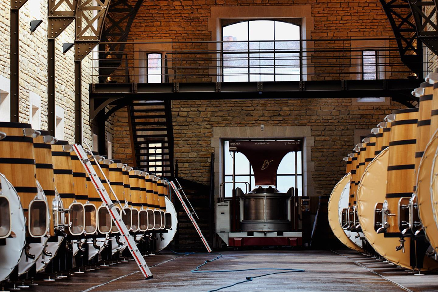 Hầm ủ rượu truyền thống kết hợp công nghệ hiện đại - bí quyết tạo nên phong cách tinh tế của Domaine Faiveley.