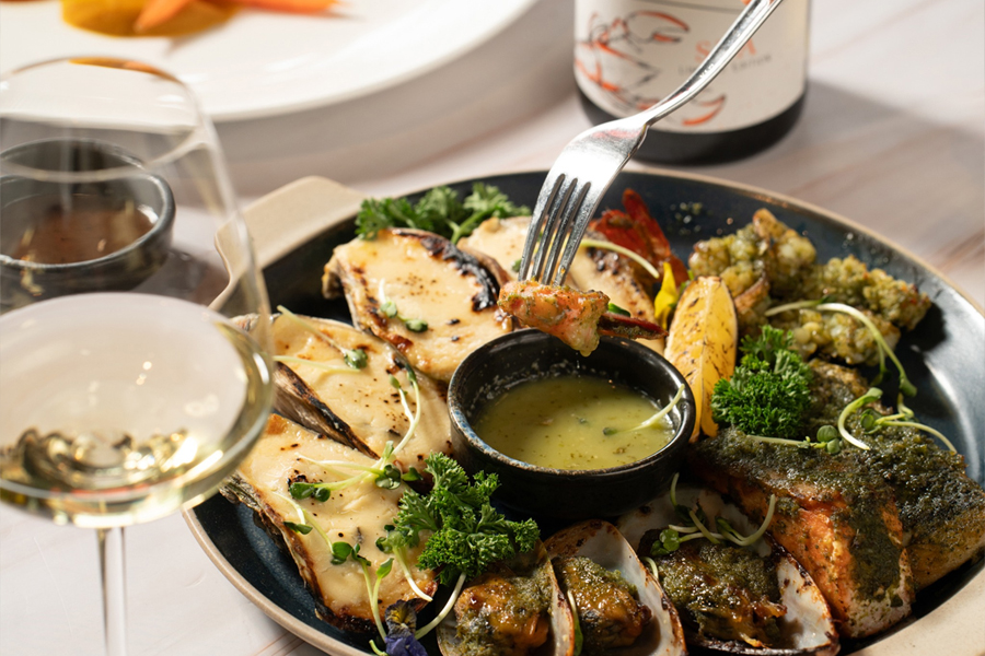 Khay Hải Sản nướng tổng hợp (tôm, vẹm, mực, hàu, cá chẽm) xốt ớt xanh